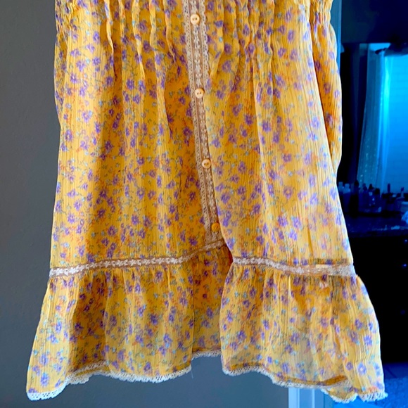 Pretty Floral Top - Picture 3 of 4